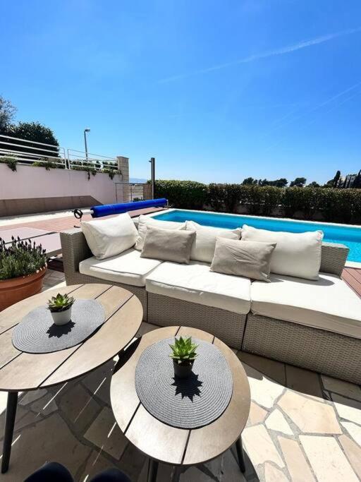 Blue Apartment With Shared Pool Split Exterior photo